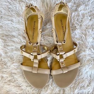 Dana Buchman adorable tan strappy sandals! Size 8.